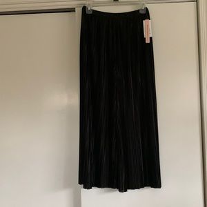 Aqua cropped black pants - size M NWT